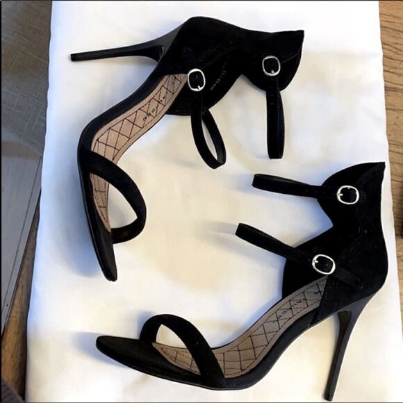 CHINESE LAUNDRY BLACK MICROSUEDE SANDALS. … - Picture 3 of 9